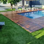 Apartment Villa Joy With Heated Pool And Foodbal *