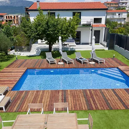 Daire Villa Joy With Heated Pool And Foodbal *