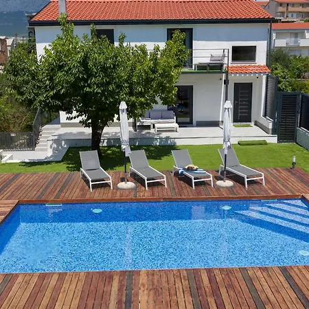 Villa Joy With Heated Pool And Foodbal Lejlighed Split
