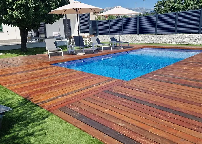 Villa Joy With Heated Pool And Foodbal Apartman Split