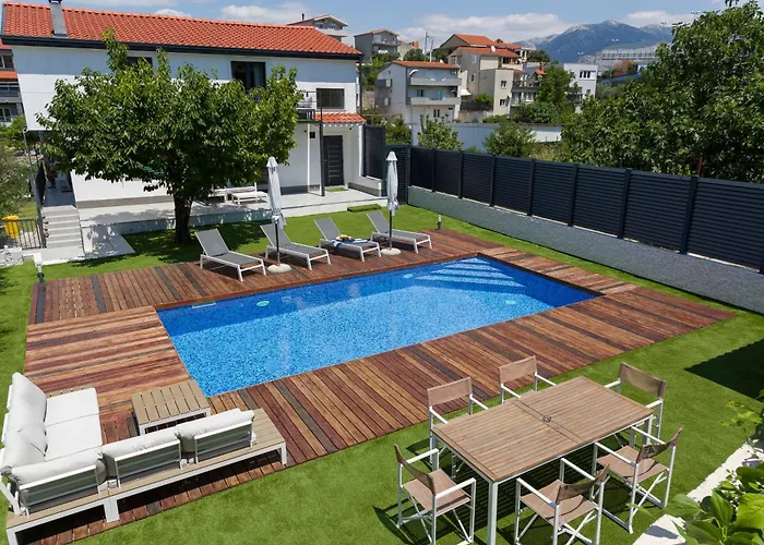 Villa Joy With Heated Pool And Foodbal Daire
