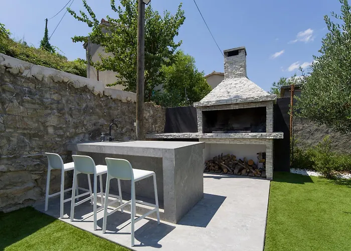 Villa Joy With Heated Pool And Foodbal Split