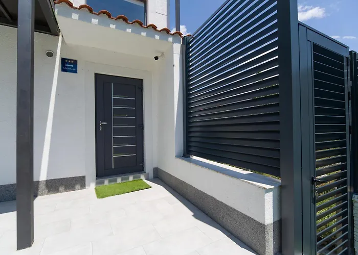 Villa Joy With Heated Pool And Foodbal