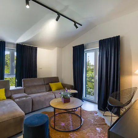 Apartment Joy Split