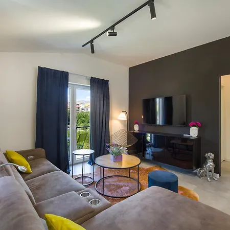 Joy Apartment *