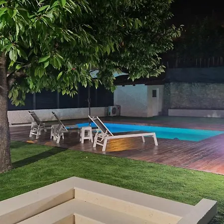 Joy With Heated Pool And Foodbal Split