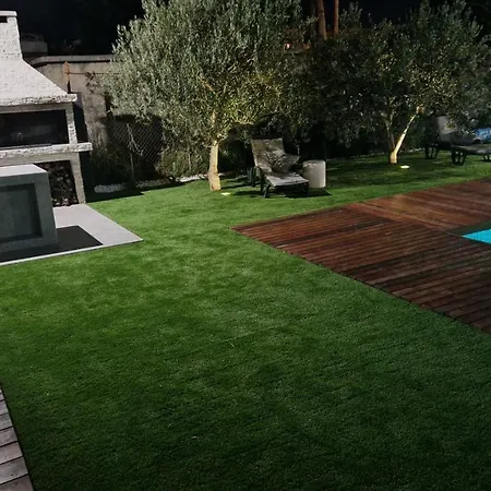 Joy With Heated Pool And Foodbal * Split