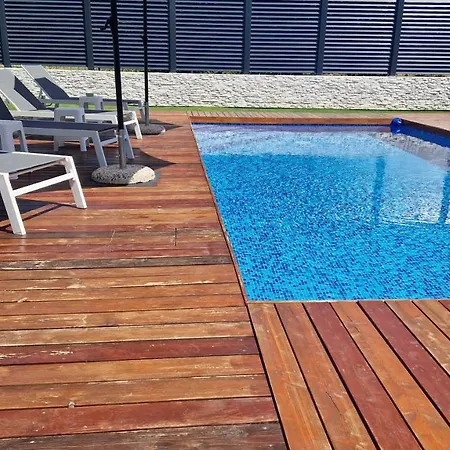 Joy With Heated Pool And Foodbal Apartament