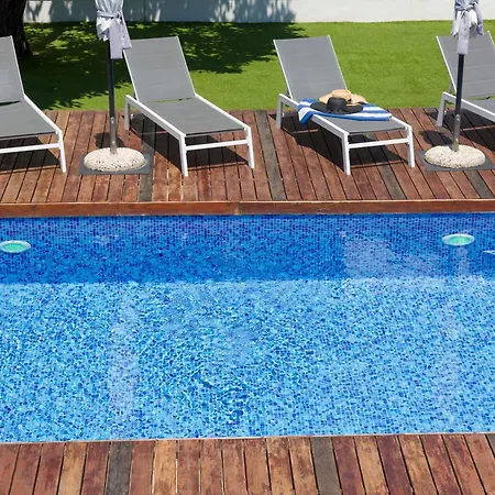Joy With Heated Pool And Foodbal